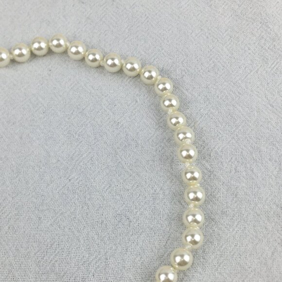 Vivienne Westwood silvery Safety Pin Pearl Necklace - Picture 8 of 9